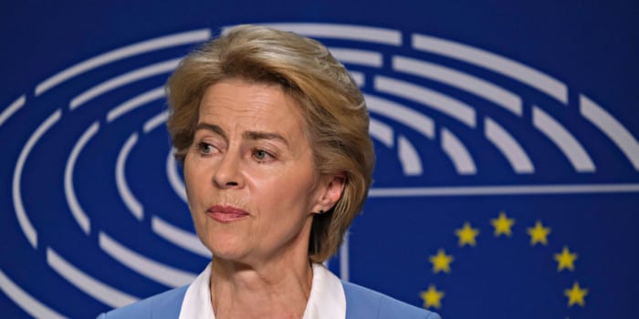 Pétition pour qu’Ursula von der Leyen publie ses SMS avec le PDG de Pfizer